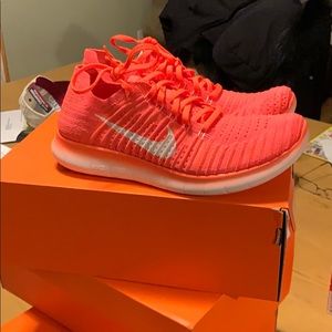 WMNS NIKE FREE RN FLYKNIT